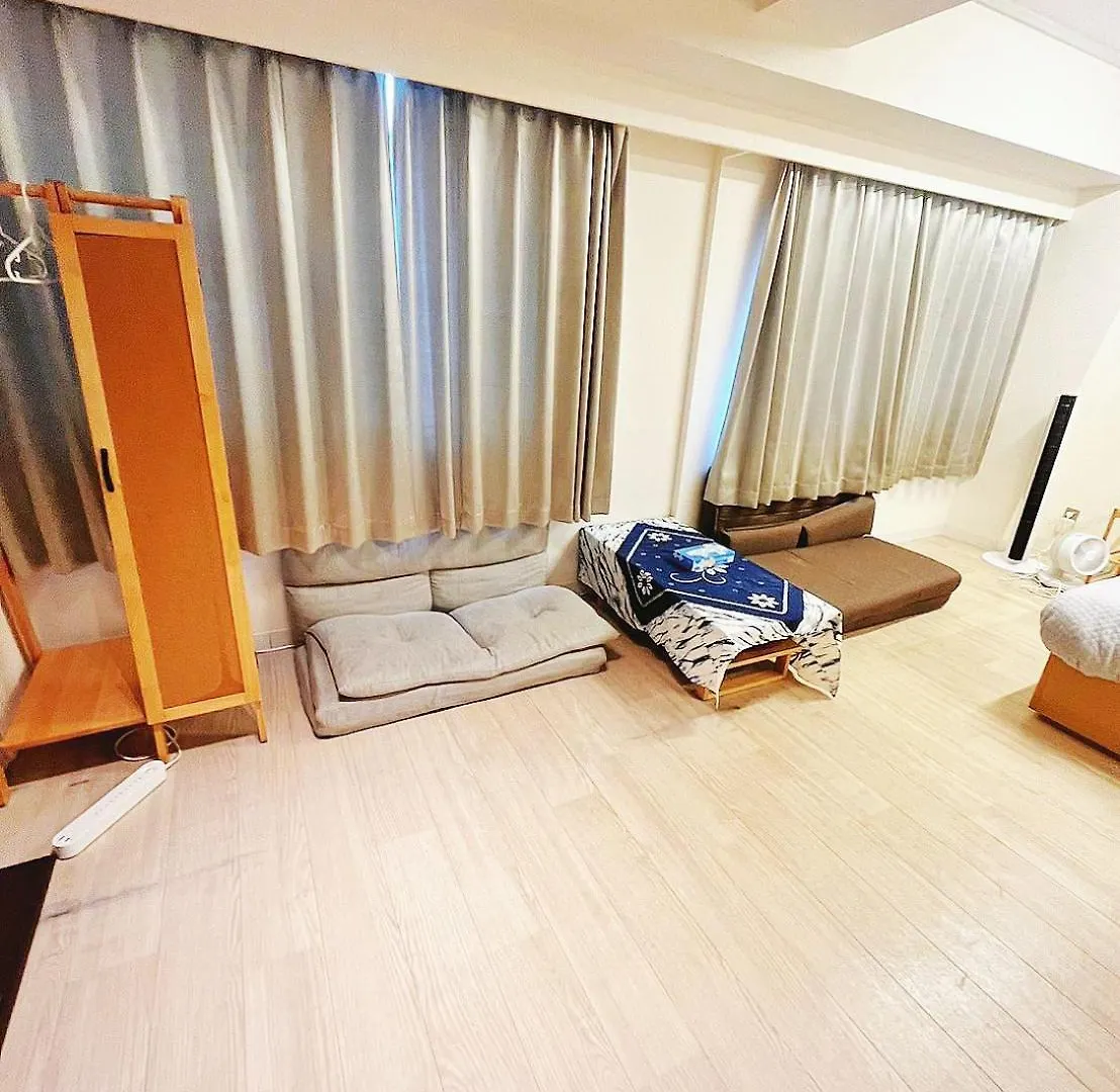 アパート 新大阪徒步30秒 Walk To Shinosaka Station 30S, Direct To Kansai Airport 關西空港直達, Universal Studio 16 Mins, Umeda 6 Mins, Kyoto 25 Mins, Early Check In